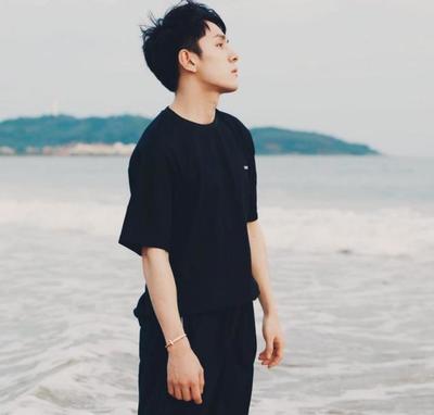  李嘉琦 
